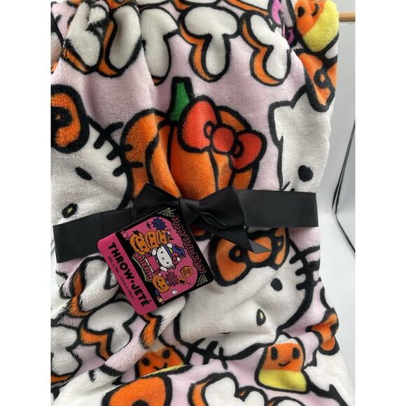 Sanrio Hello Kitty 2025 Halloween Pumpkin Fall Plush Throw Blanket 60x70 NEW!!! - Picture 3 of 6